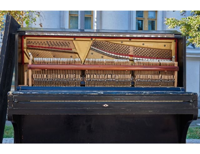 Help to recycle piano